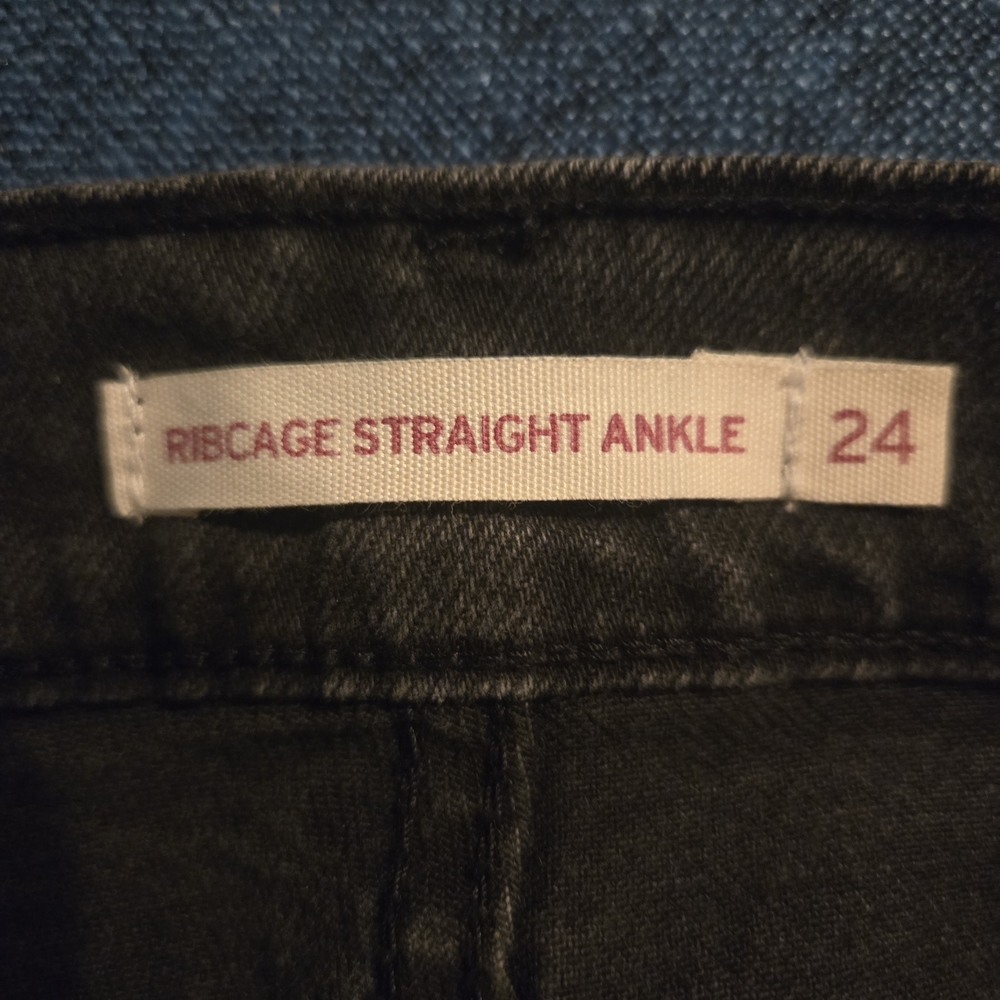 Levi's Ribcage Jeans - Picture 7 of 13